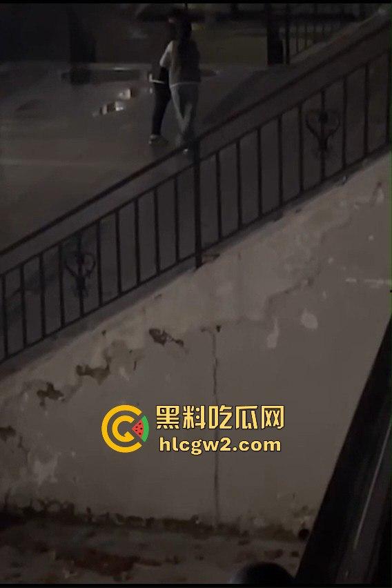 杭州艺校纯爱战士再倒下 女友在校期间背着男友发裸照自慰视频 被抓后校内怒扇耳光 真是母狗属性拉满！-7