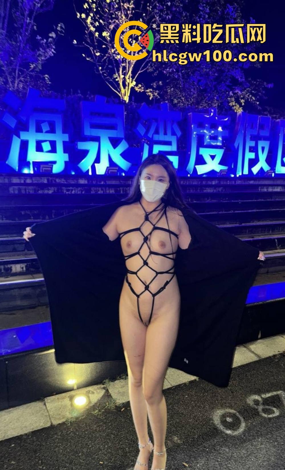 顶级人妻『曼曼奇』推特调教曝光，拳交淋尿群啪性虐，肉便器舔脚吞口水，泄欲母狗任人羞辱！-14