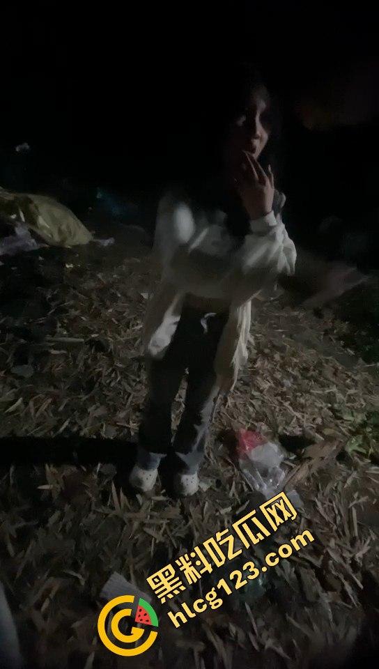 精神小妹撬走闺蜜男朋友，结果被集美揪住狂揍一顿！-11