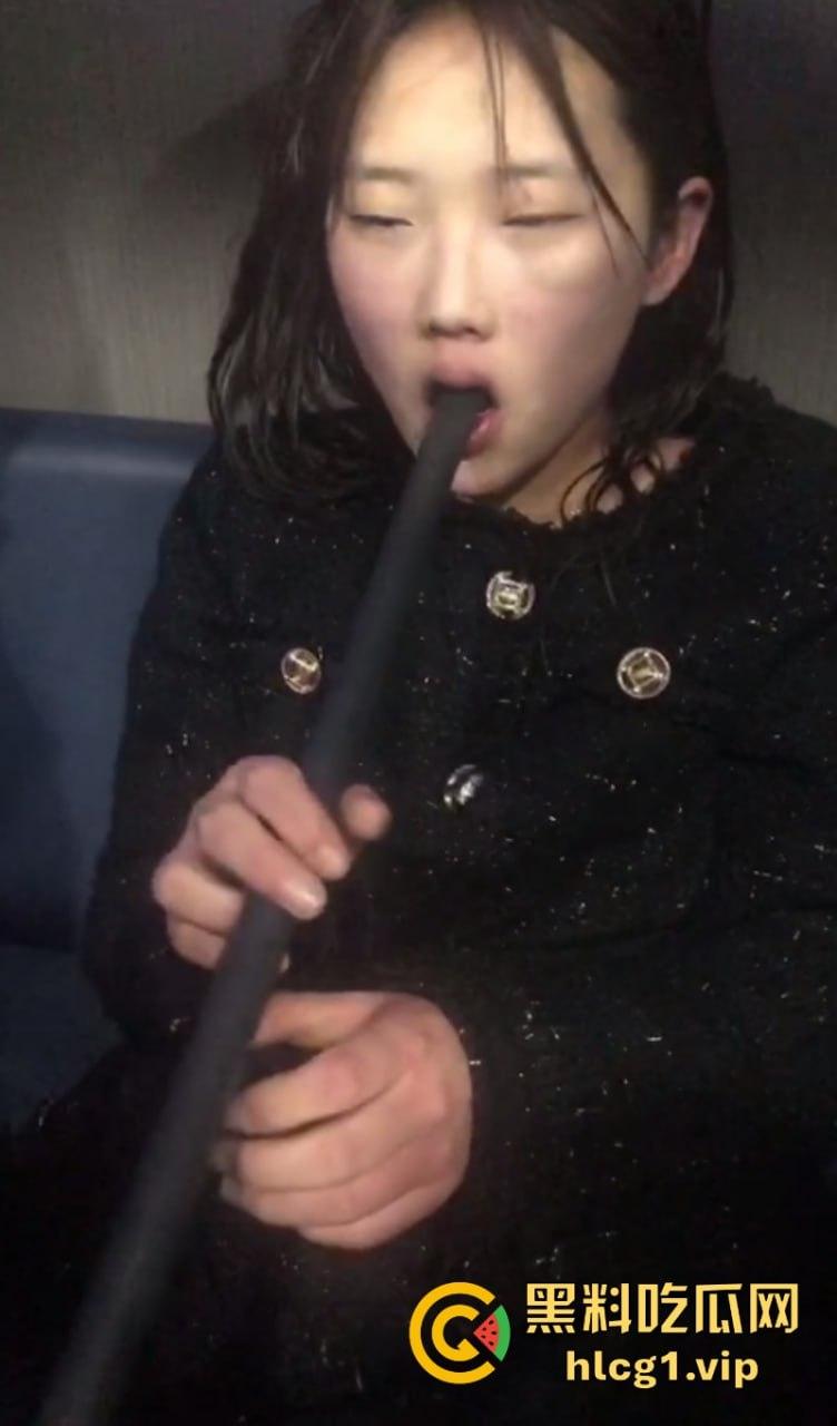 女孩是用来操的 不是用来打的!青海西宁一女孩酒店里遭多人暴打侮辱还被扒去其衣服!-1