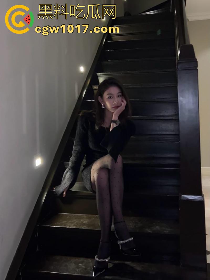 山东威海职业技术学院，顶级身材校花【陈淑芬】，穿开裆黑丝无内赴约，竟被学长下药迷奸，这身材真不是盖的！-5