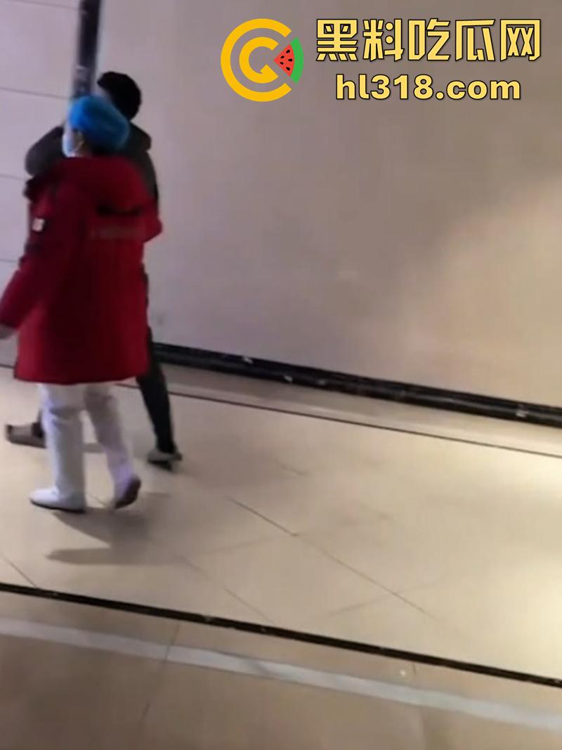 山东济宁泗水县书记儿子【周恒勾】,勾搭撩骚有夫之妇【程妍妍】,被夫家暴打缝21针,竟再次医院偷情 !-6