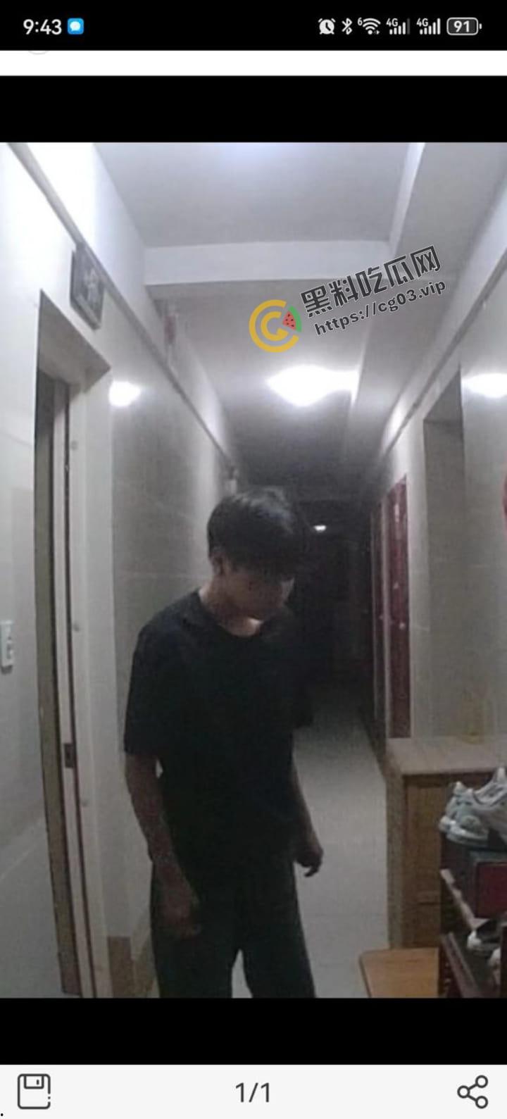 无锡 尚东雅园 变态恋物癖男子偷拿女业主鞋子打飞机 还裸体在过道游荡 被摄像头记录-9