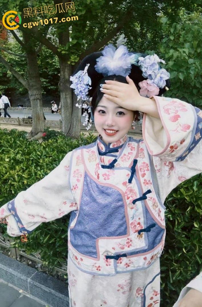 身材一流的舞蹈系女友,特别会骚叫的长发苗条美眉,抠两下就流水脱光全程主动 ,女上M腿使劲肏张着嘴尖叫 !-4