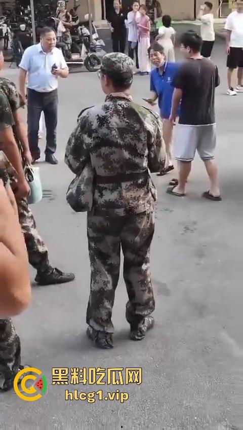 军训压力大？河南大学软件学院大三生宿舍爆发持刀大战,宿舍变修罗场！-6