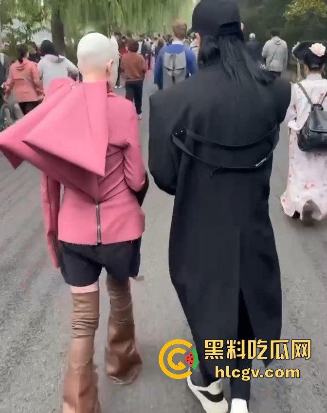知名服装设计师【Rick Owens】团队因怪异服装被故宫请出,穿衣自由or文化亵渎?-4