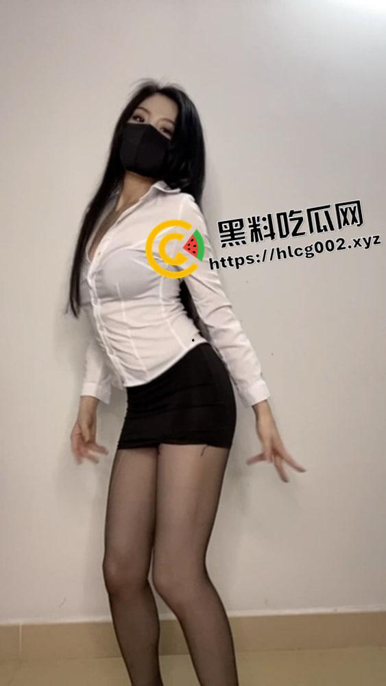 小红书人妻瑜伽教练下海做黄播!果然还是人妻最有味道 肥美鲍鱼被金主疯狂抽插 黑丝长腿要人命啊-5