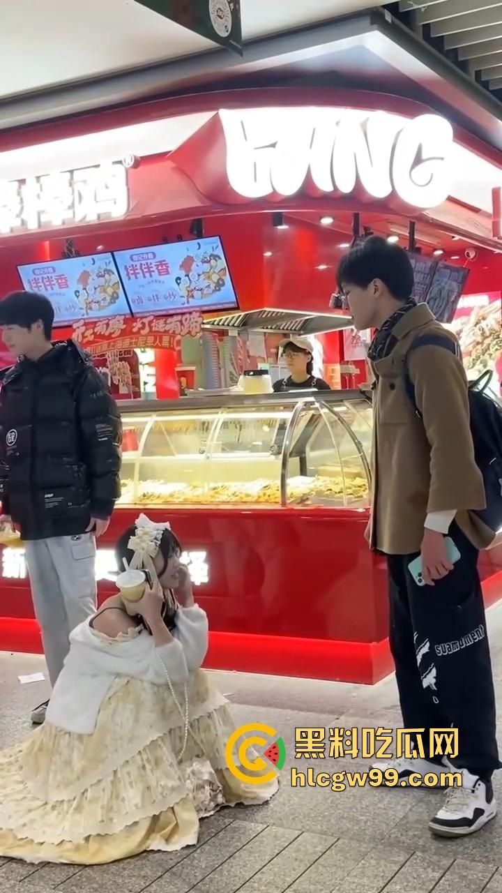 洛丽塔小仙女劈腿实锤，脚踏两只船，花着这个的钱睡着那个的，还在廖记棒棒鸭装委屈，双标程度离谱！-7