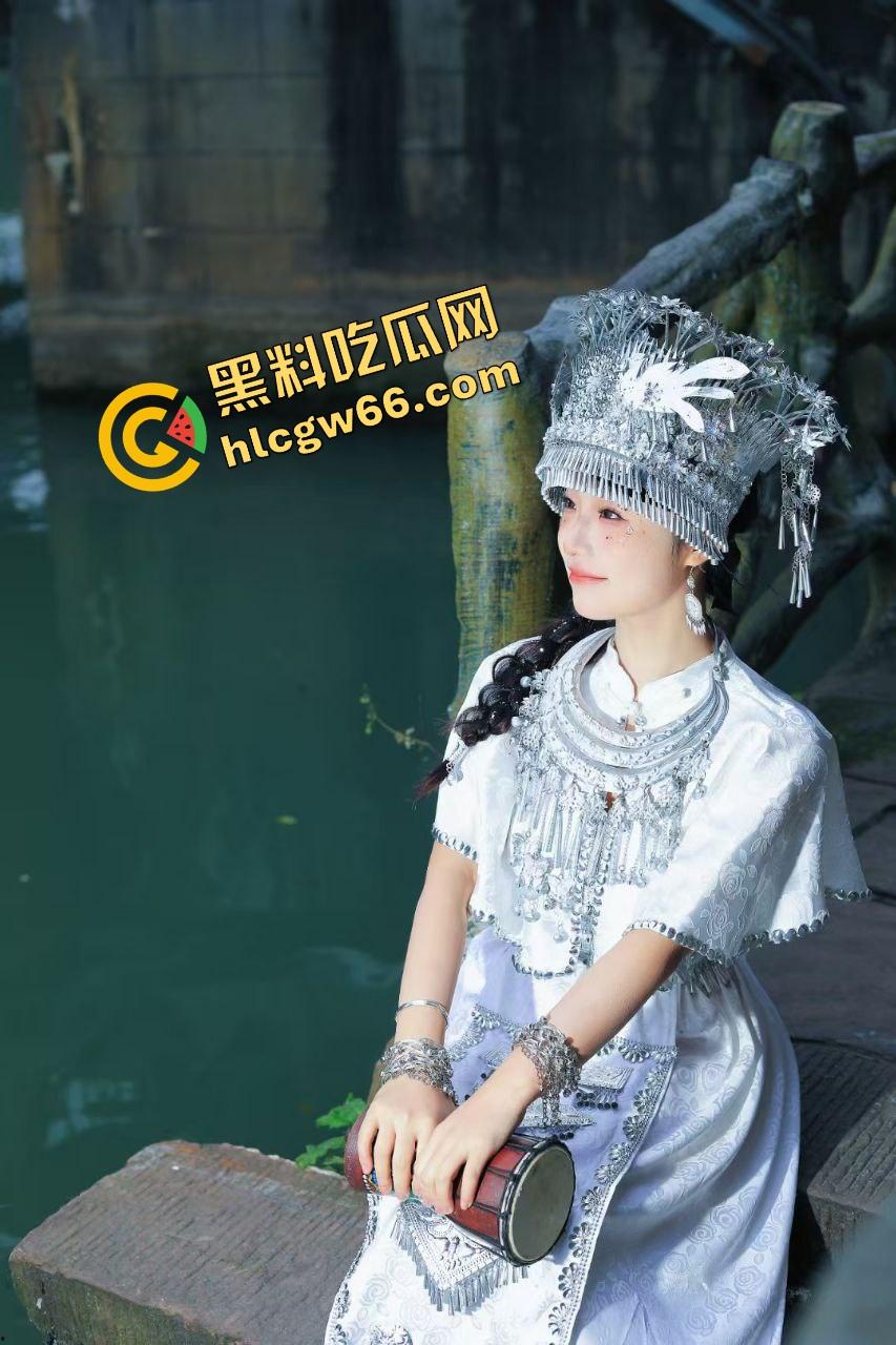 石家庄财力猛男专约嫩妹，大三倍体型压身爆操，小嫩逼撑得直抖腿，这谁看了不心疼又不硬！-7