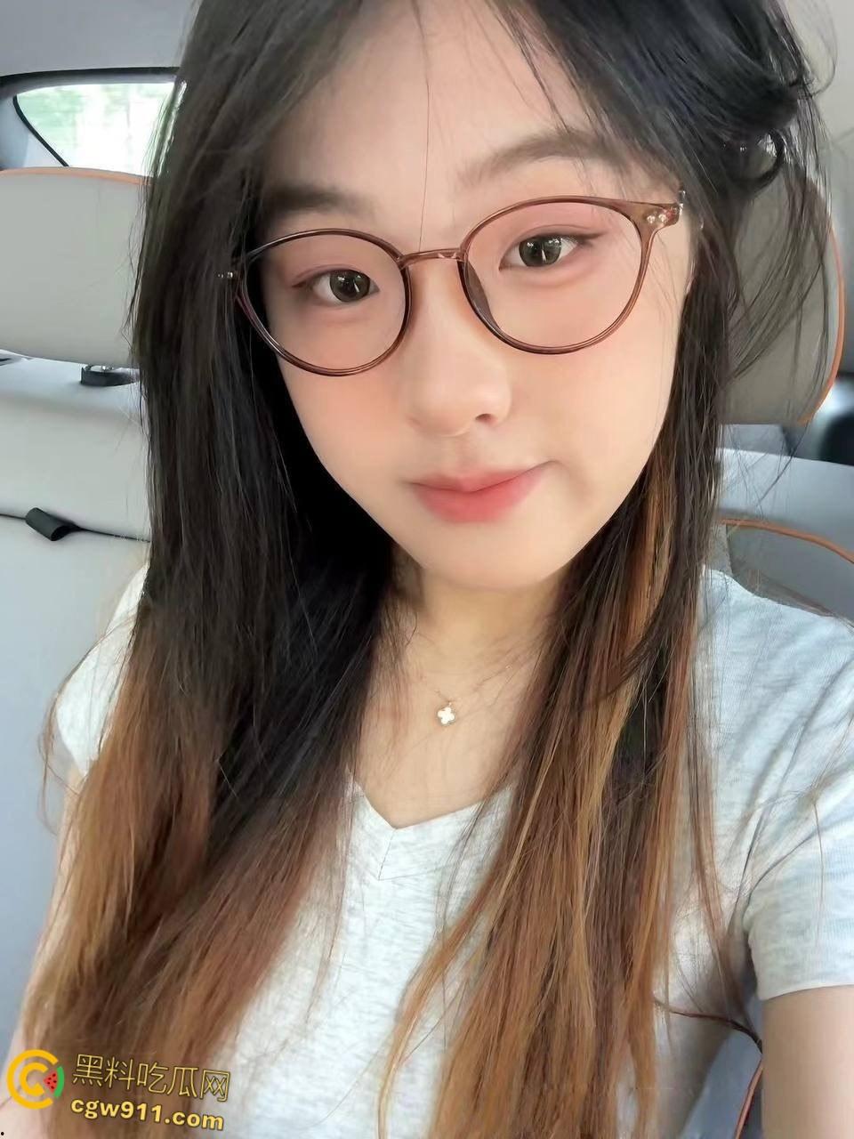 浙江中医药大学微胖眼镜妹【陈思思】,刚进酒店主动脱衣化身小母狗,酷爱口交沉迷榨精,眼神拉丝表情无比淫荡 !-1