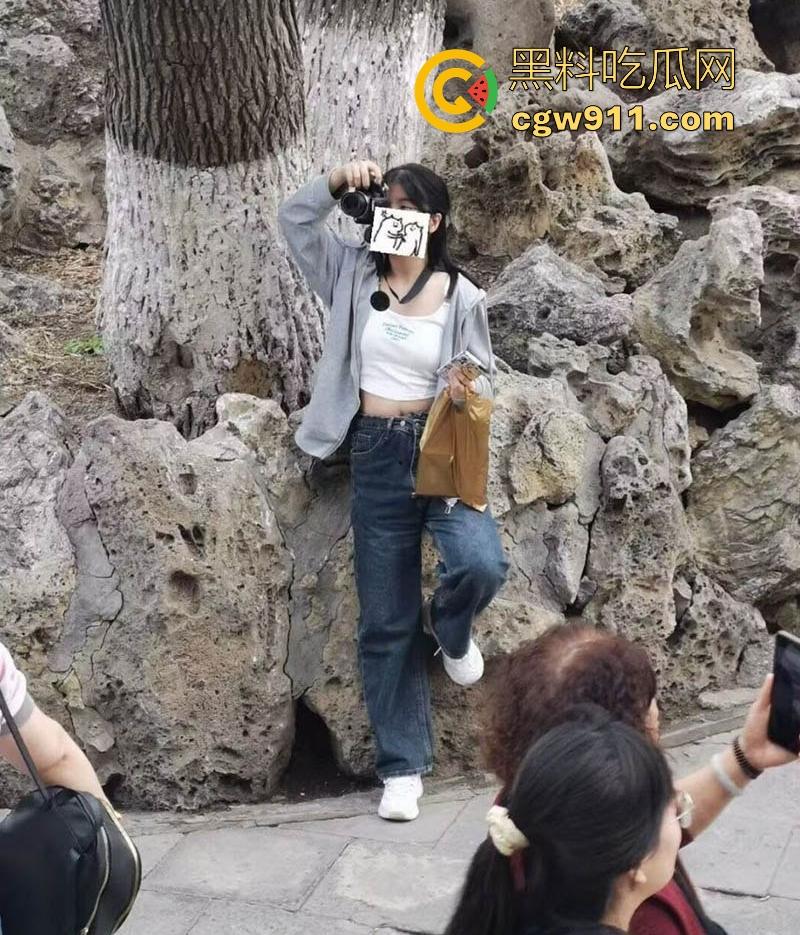 沈阳师大可爱反差学妹【张爱佳】性爱视频曝光,平时高冷校花范儿,私下竟是富二代们的床上尤物!-3