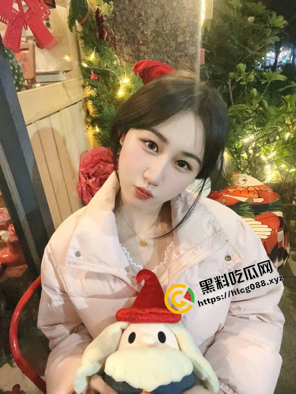 瓜友投稿曝光自己老婆!从反差骚鸡调教成淫妻老婆,酒店全裸肥臀鲍鱼后入,找搭子一起操!-3