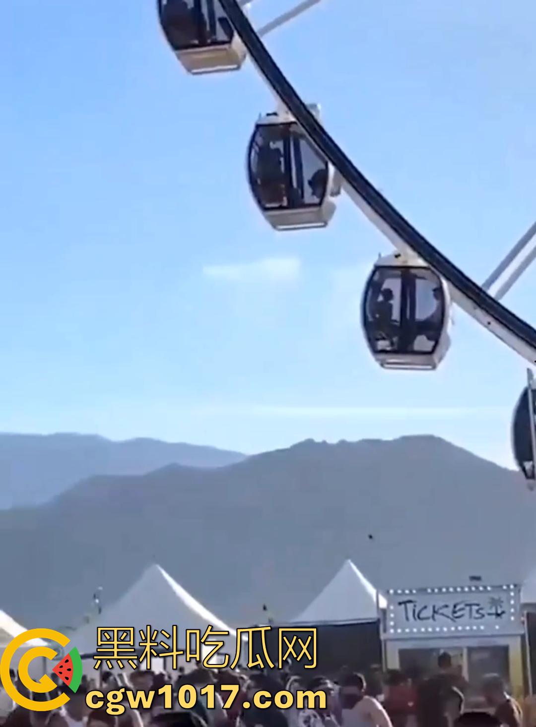 摩天轮刚启动就开吃!饥渴洋妞当众跪舔弟弟 舱内上演活春宫 生怕别人看不到 太敢玩了!-4