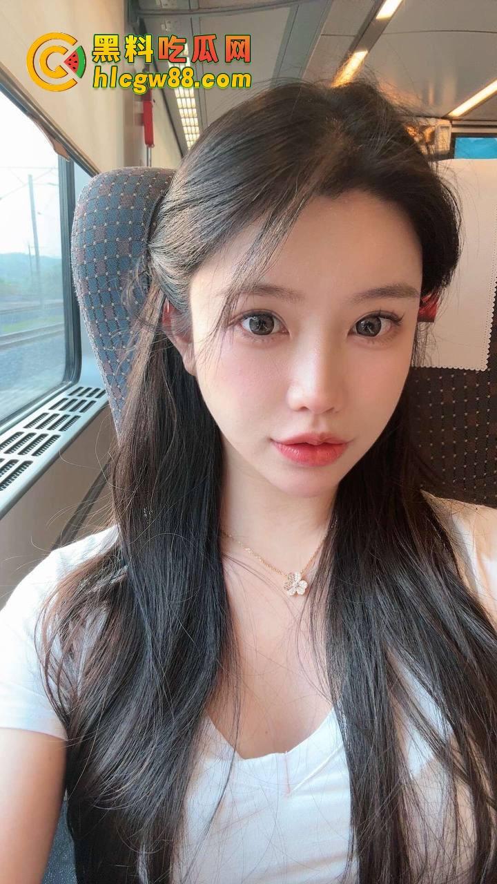 哈尔滨39中『钱晶』表面是人民教师，课后兼职洗浴小姐被大哥穿着浴袍开门日逼，玩的就是真实！-1