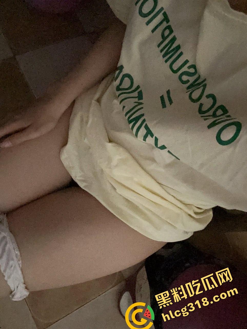 安徽信息科技大学『宁雪甜』线上勾搭钓金主,被调教成8K包养母狗,大学还没毕业就成了人形宠物!-8