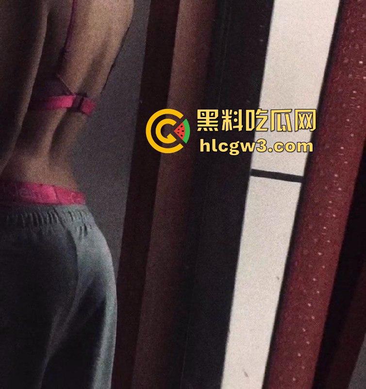 清纯高中生自拍震撼曝光,粉嫩肉穴掰开自慰,娇喘一口一个爸爸,这反差让人顶不住!-4