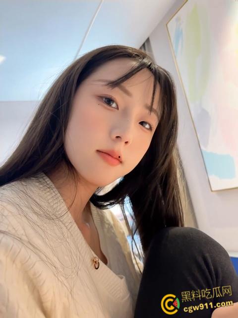 安徽清纯女友【宋薇薇】,清纯白月光床上母狗,丝巾蒙眼白丝制服,白嫩酮体露脸舔屌,后入骑乘无套猛操!-1