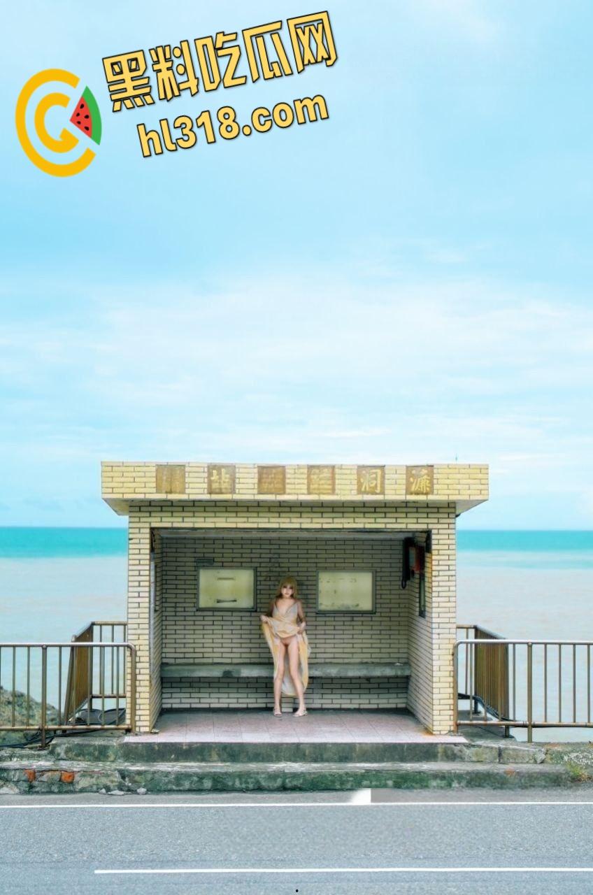 极品嫩妹【慕慕Momo】,户外漏乳COS性感写真,室内拍摄白嫩衬衫裹嫩穴,遭摄影师强推猛干射满 !-4