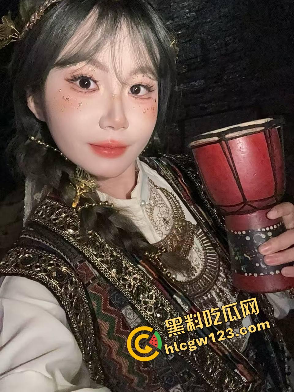 下班不回家,黑丝女同事主动开腿,办公室啪啪一炮入魂,男的舔完直接内射爆浆精液射满里面!-4