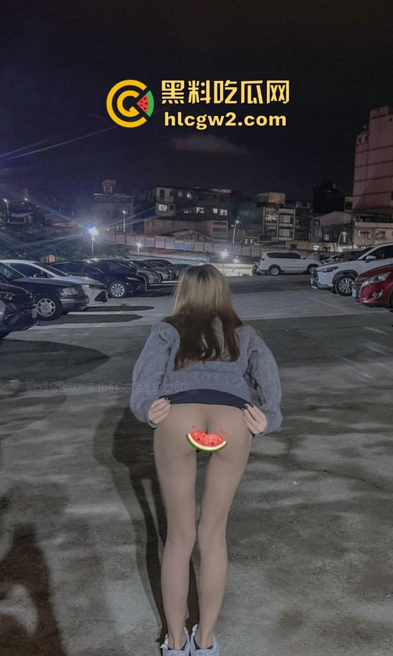 台湾骚鸡【TWIN】优雅酥胸反差婊搞到高潮脚趾折起来 还带闺蜜玩3P玩到飞起!-30