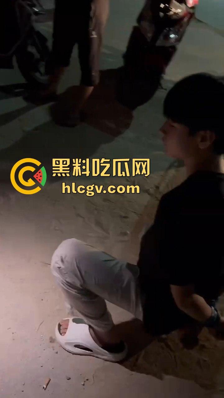 饶平霞东公园精神小伙偷车被当场抓获，装逼不成反成笑话！-5