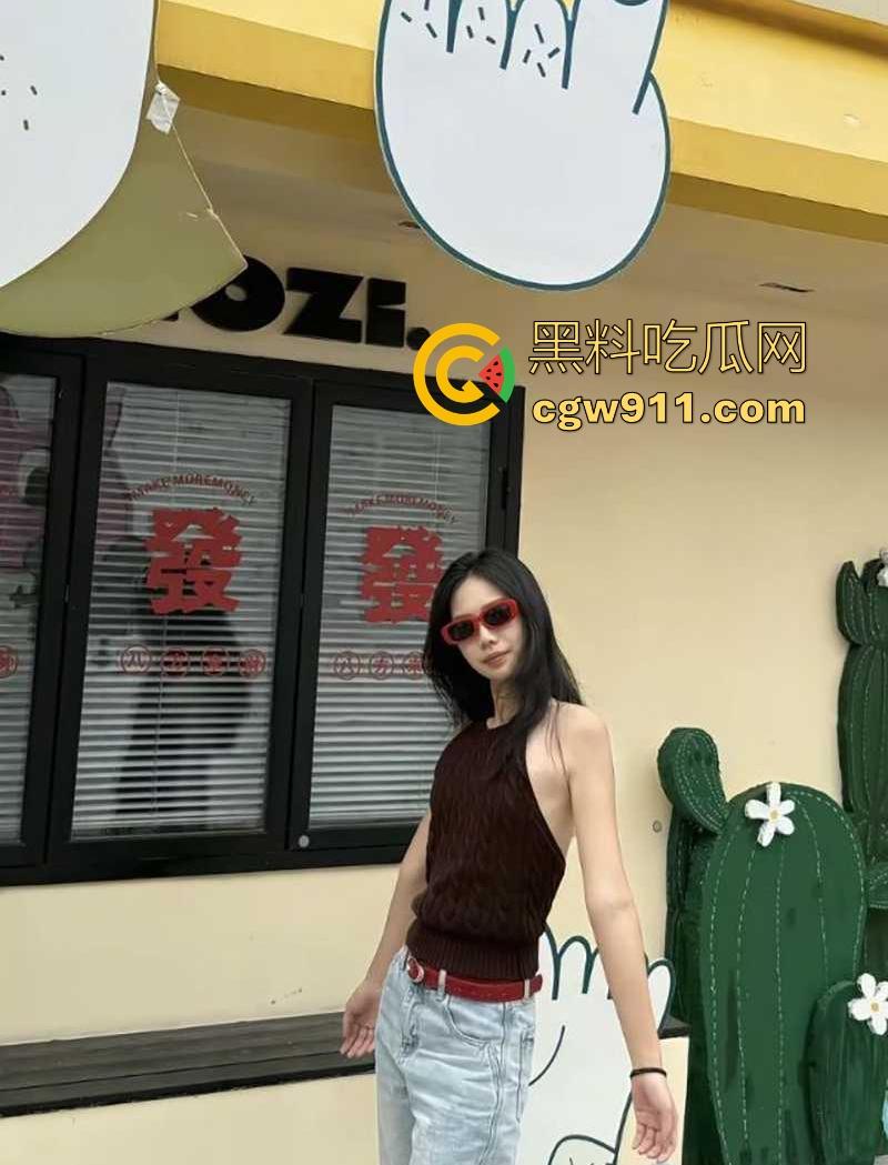 约炮上海电力大学社团美女主席,高颜值极品女大,约炮成瘾拍自慰淫片撩骚,被炮友操的淫水直流!-1