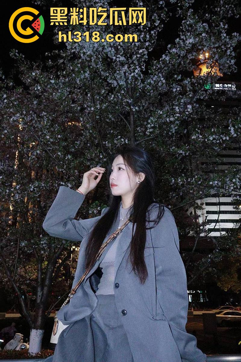 上海交通大学【李若菲】,极品身材大二学生妹,被金主爸爸包养,翘起美臀上位骑乘,性爱视频流出!-1