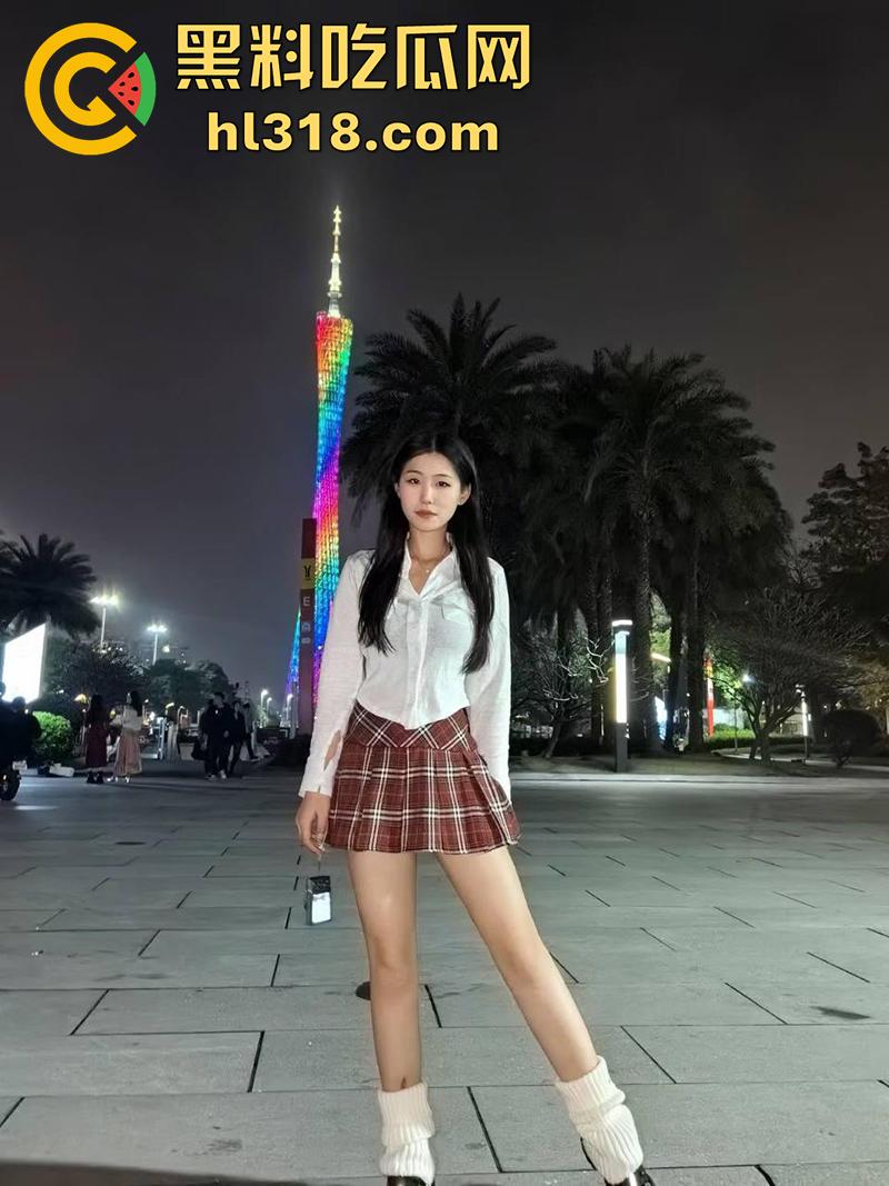 上海交通大学【李若菲】,极品身材大二学生妹,被金主爸爸包养,翘起美臀上位骑乘,性爱视频流出!-3