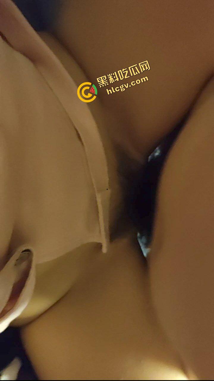 安徽阜阳反差婊女大学生『李嘉仪』大哥带着过生日 调教后入吃蛋糕 真是幸福又性福 独家流出!-8