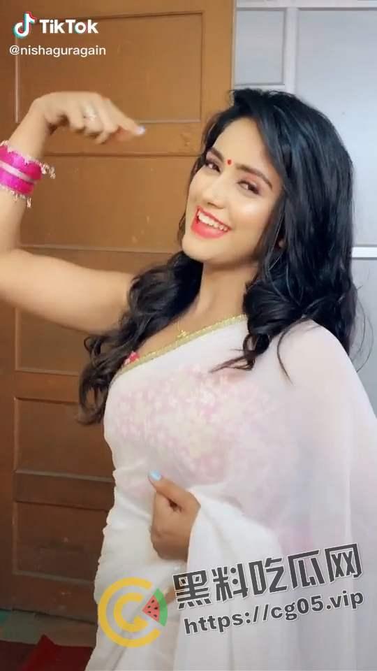 印度淫娃！Tiktok  INS 印度网红 【妮莎】【NishGuragain】和男朋友性爱自拍流出 咖喱味的极品美女-7