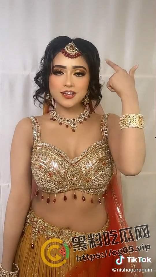 印度淫娃！Tiktok  INS 印度网红 【妮莎】【NishGuragain】和男朋友性爱自拍流出 咖喱味的极品美女-11