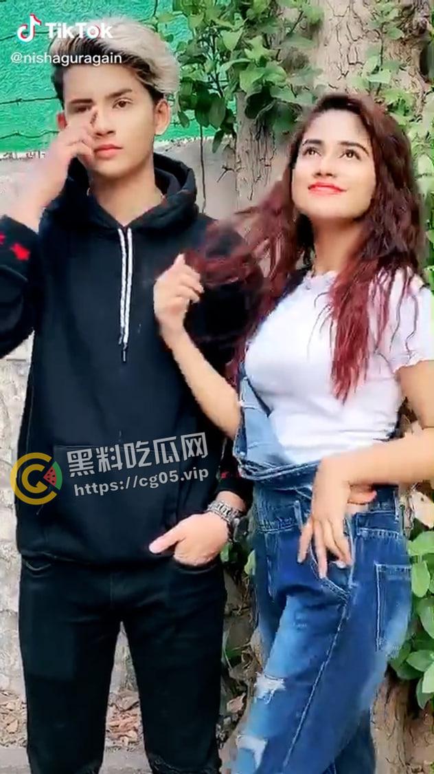 印度淫娃！Tiktok  INS 印度网红 【妮莎】【NishGuragain】和男朋友性爱自拍流出 咖喱味的极品美女-13