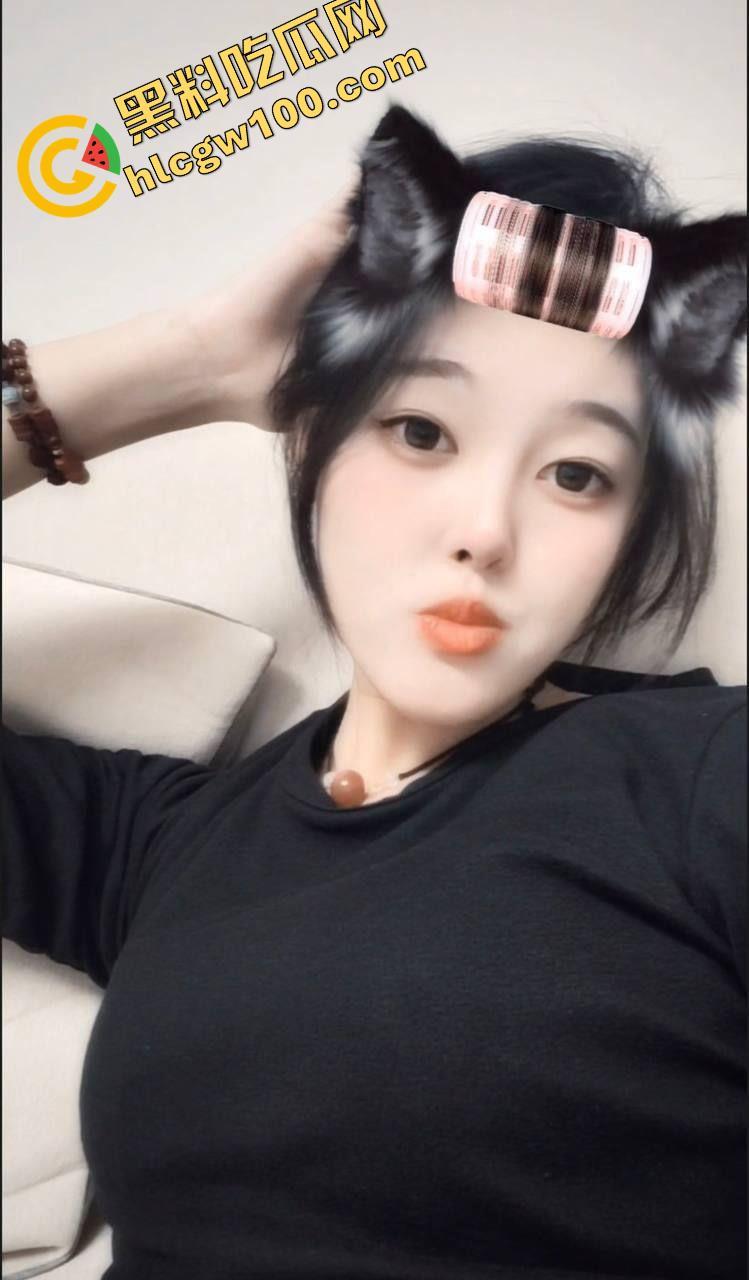 重庆医学院【李青玉】长相清纯却骚到不行的贫乳反差学妹,被学长哄骗发骚自拍-5