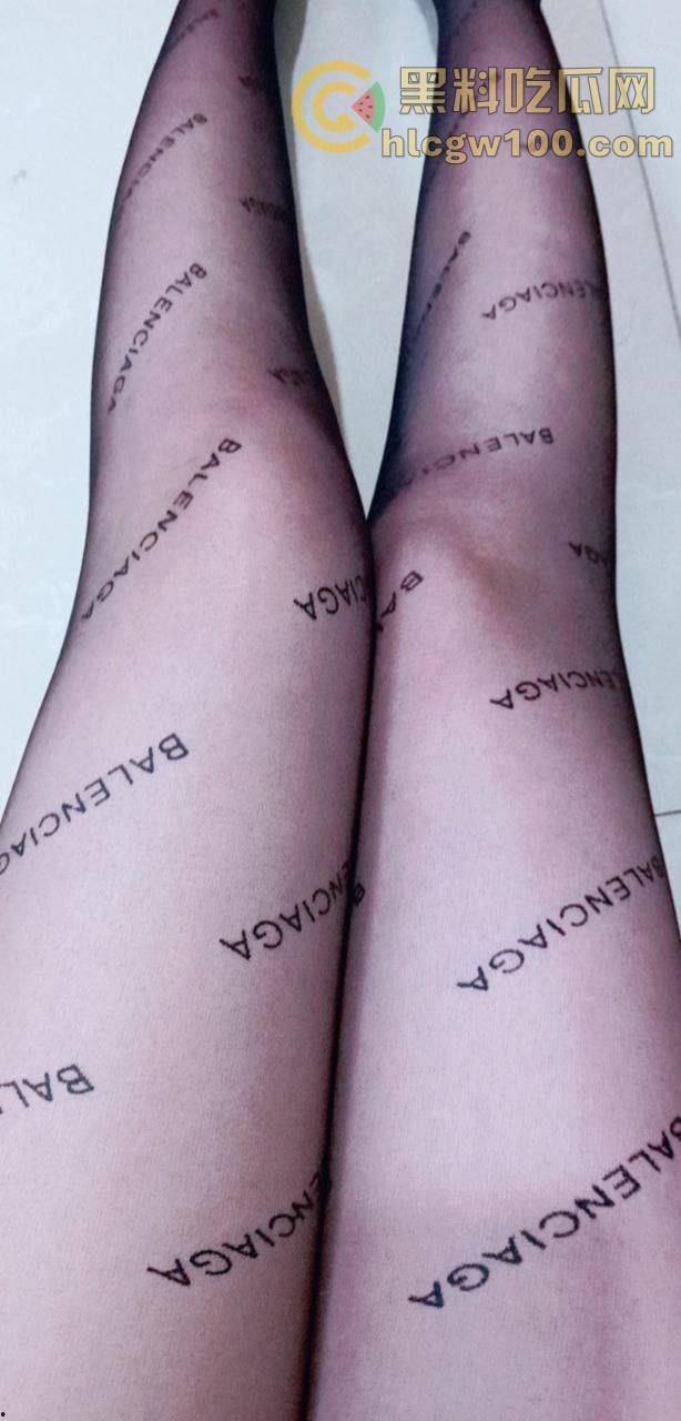 重庆医学院【李青玉】长相清纯却骚到不行的贫乳反差学妹,被学长哄骗发骚自拍-11