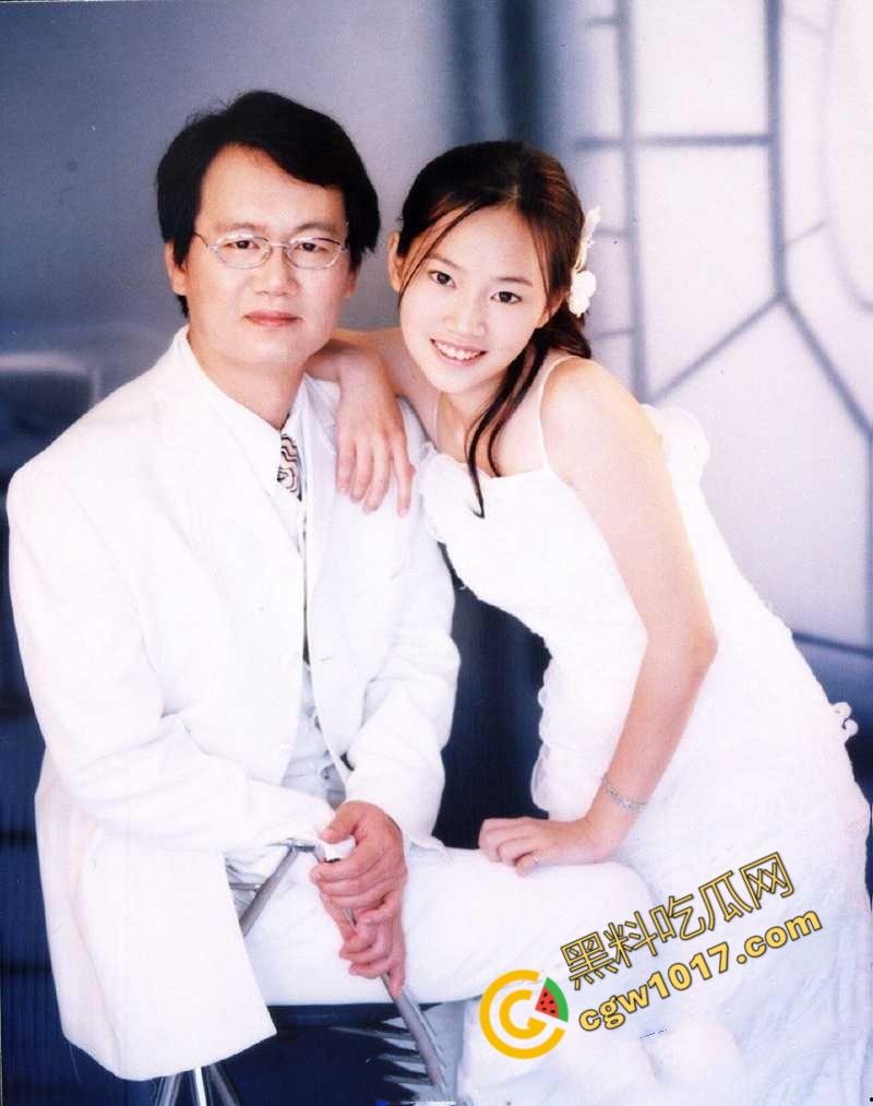 湖南已婚人妻【黄怡嘉】反差母狗性生活曝光：怀孕被老公狂野输出，口技高超欲罢不能！-1