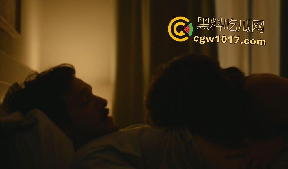 电影【她行走于黑暗中】女警阿马娅十年潜伏，寻秘密武器库并摧毁，爱恨交织成转折点，真实行动改编惊心动魄！-2