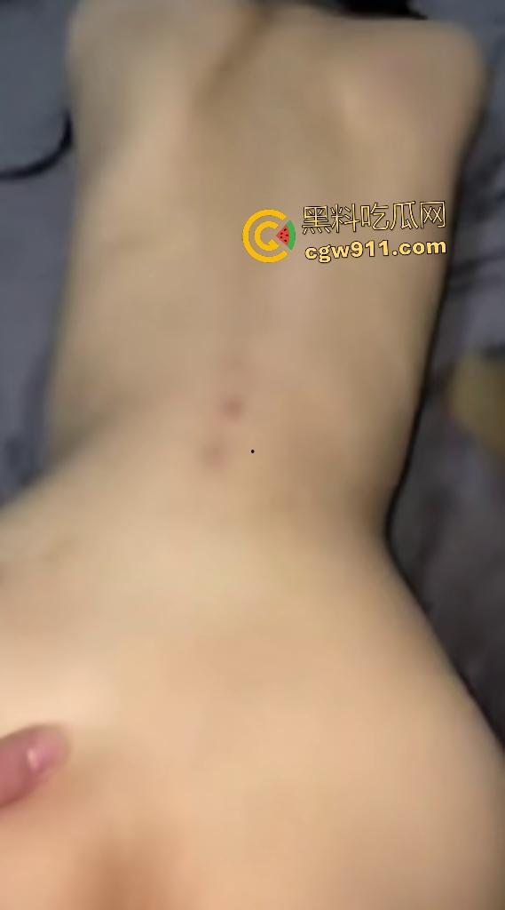 贵州师范大学【唐娜军】被金主调教成贱狗，大学嫩逼被操到出浆，口交吸魂爽到爆，从没这么爽过！-8