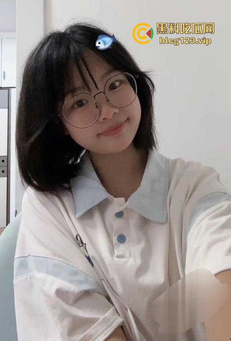 瓜友投稿！调教清纯短发高中生【李嘉琪】浴室淫荡裸聊 全程自慰抽插美腿翘起诱惑无限！-2