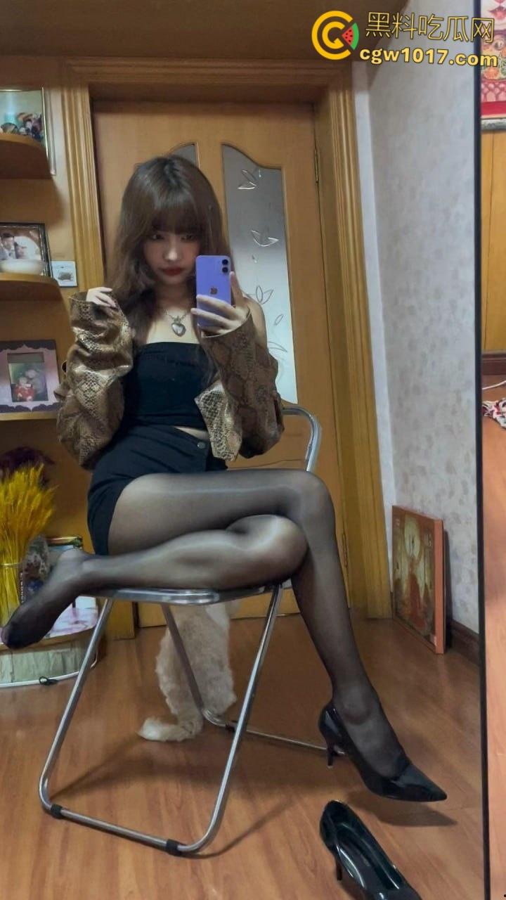 精盆小母狗【麦香鱼】, 榜一大哥定制福利视频,开档黑丝大长腿诱惑,顶跨揉胸大尺度骚舞 ,百变造型骚出天际 !-3