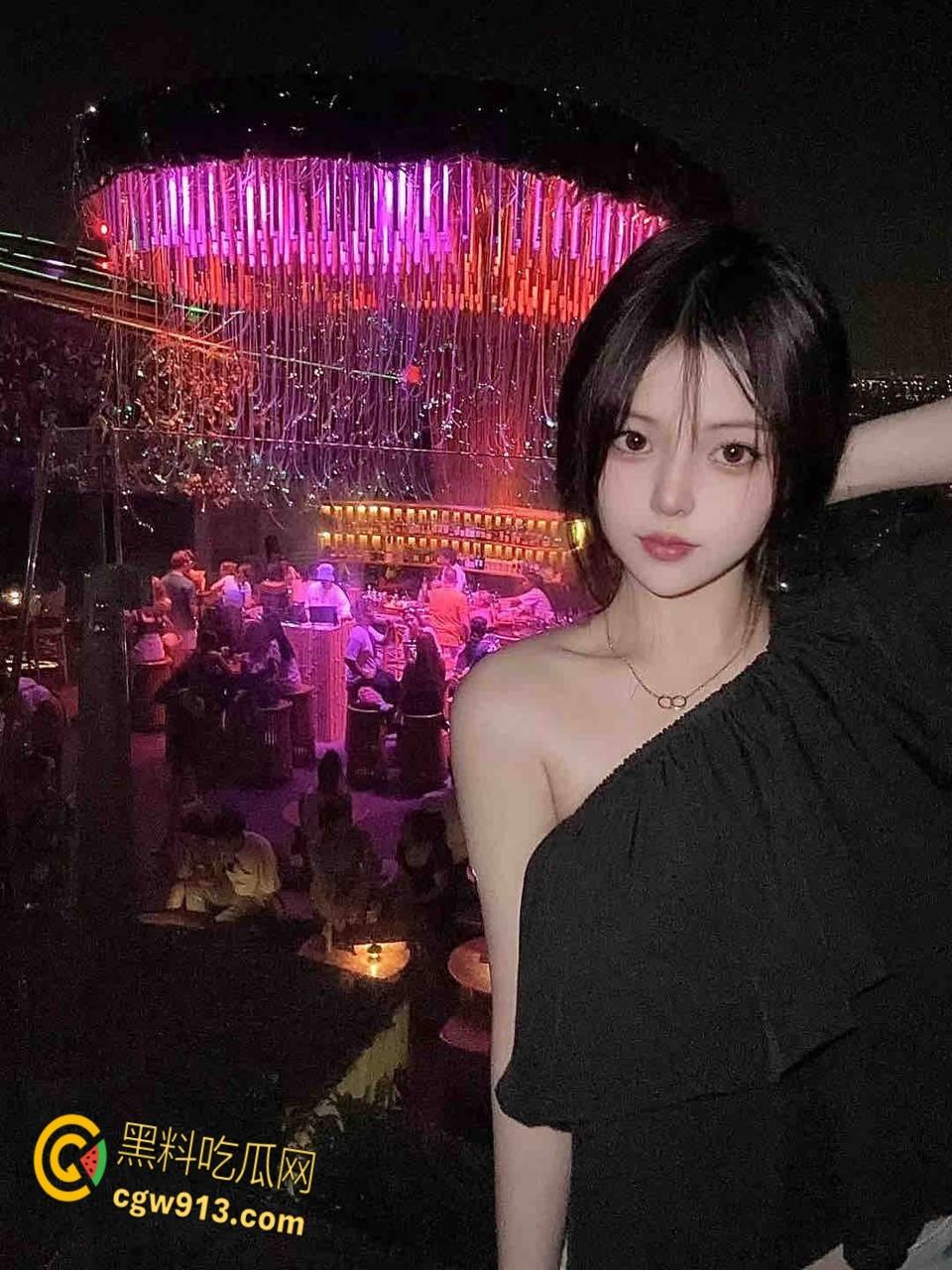 清纯女大学生【刘亦蕾】,粉嫩白虎翘臀69,侧入巨乳疯狂甩动尖叫连连,人间尤物中国卡戴珊 !-1