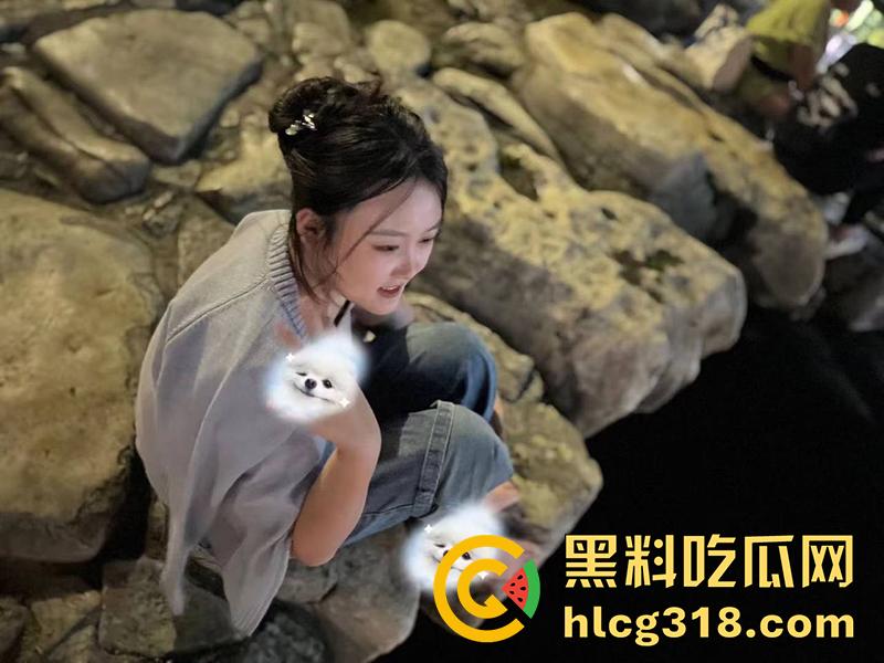 济南骚逼人妻【康红梅】翘臀顶着结婚证被情人后入,背着老公到处约炮,婚房性爱自拍曝光!-1