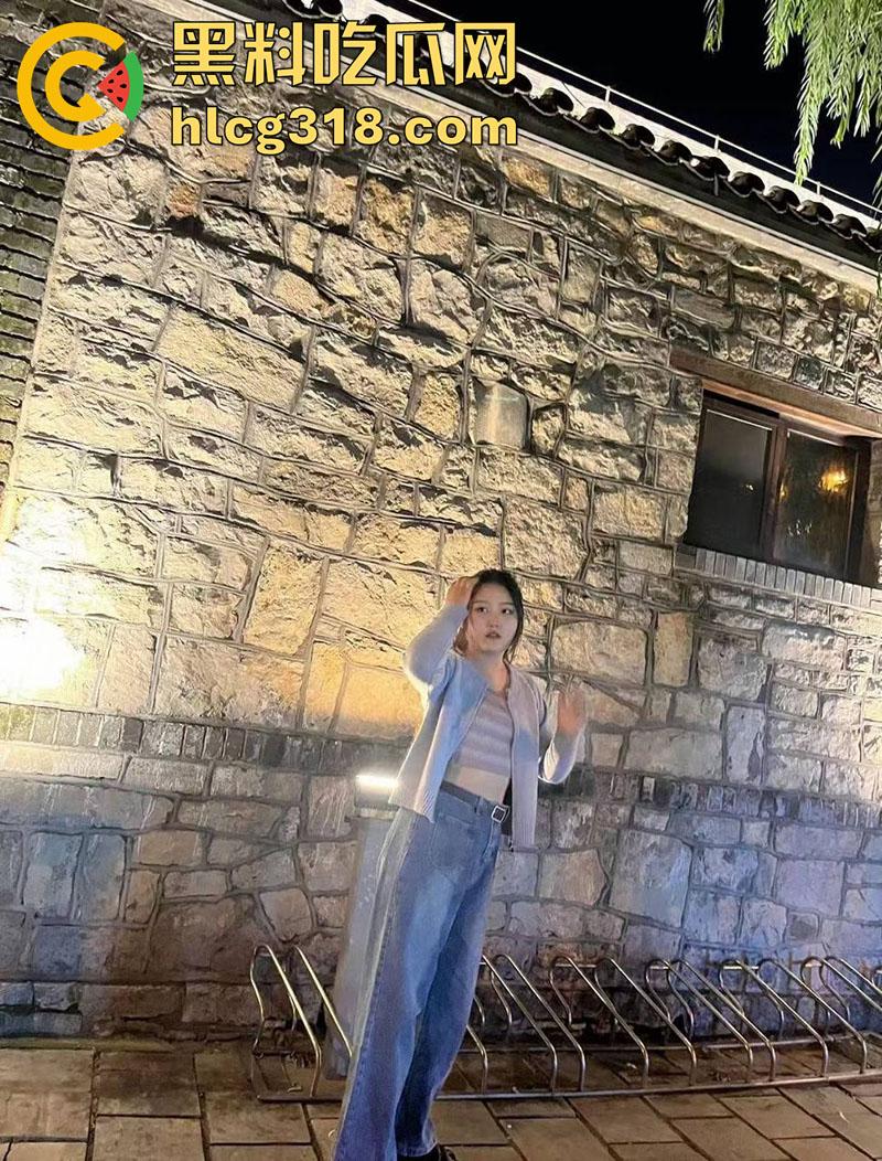 济南骚逼人妻【康红梅】翘臀顶着结婚证被情人后入,背着老公到处约炮,婚房性爱自拍曝光!-2