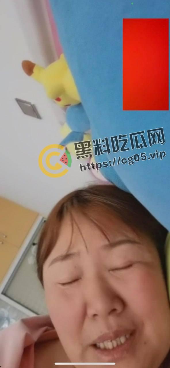 十块钱的网聊骚鸡 结果是个大妈 我就说便宜没好货 直接给小伙吓萎了-4