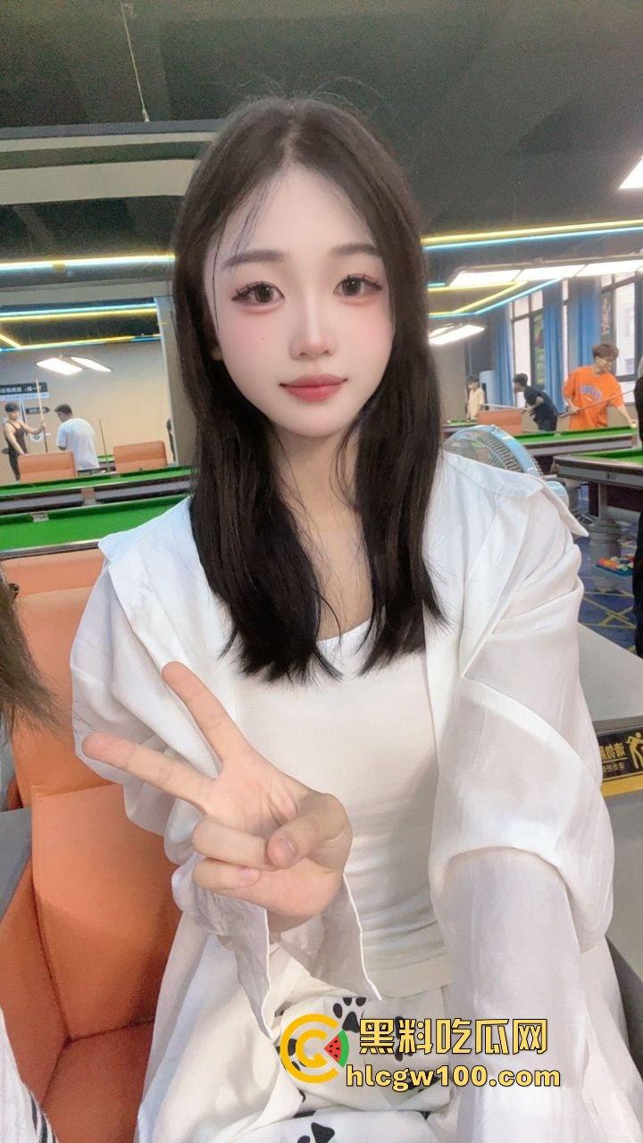 江西南昌台球厅陪练『杨舒然』被精神小伙约开火车，喝红牛猛补体力，边记录边打桩，车厢啪啪声连绵不绝！-11