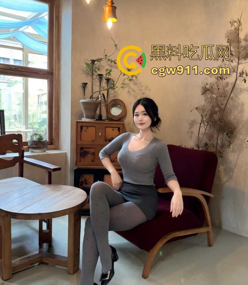 调教极品乖巧嫂子毒龙口爆，从单纯良妻秒变淫荡母狗，张嘴口接浓精，骚姿媚态尽显！-2