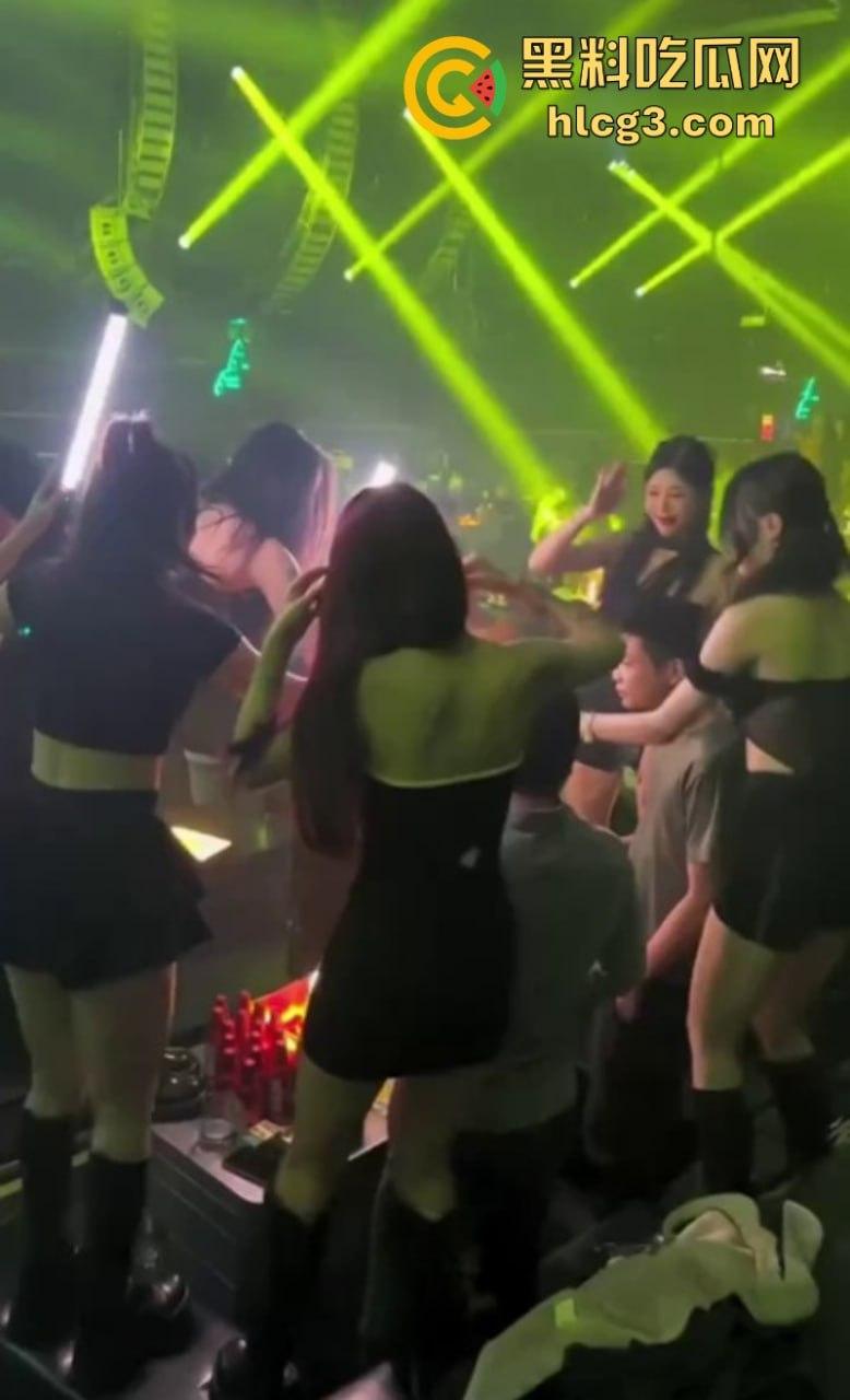 夜生活刚刚开始 气氛组已就位 兄弟们嗨起来!-4