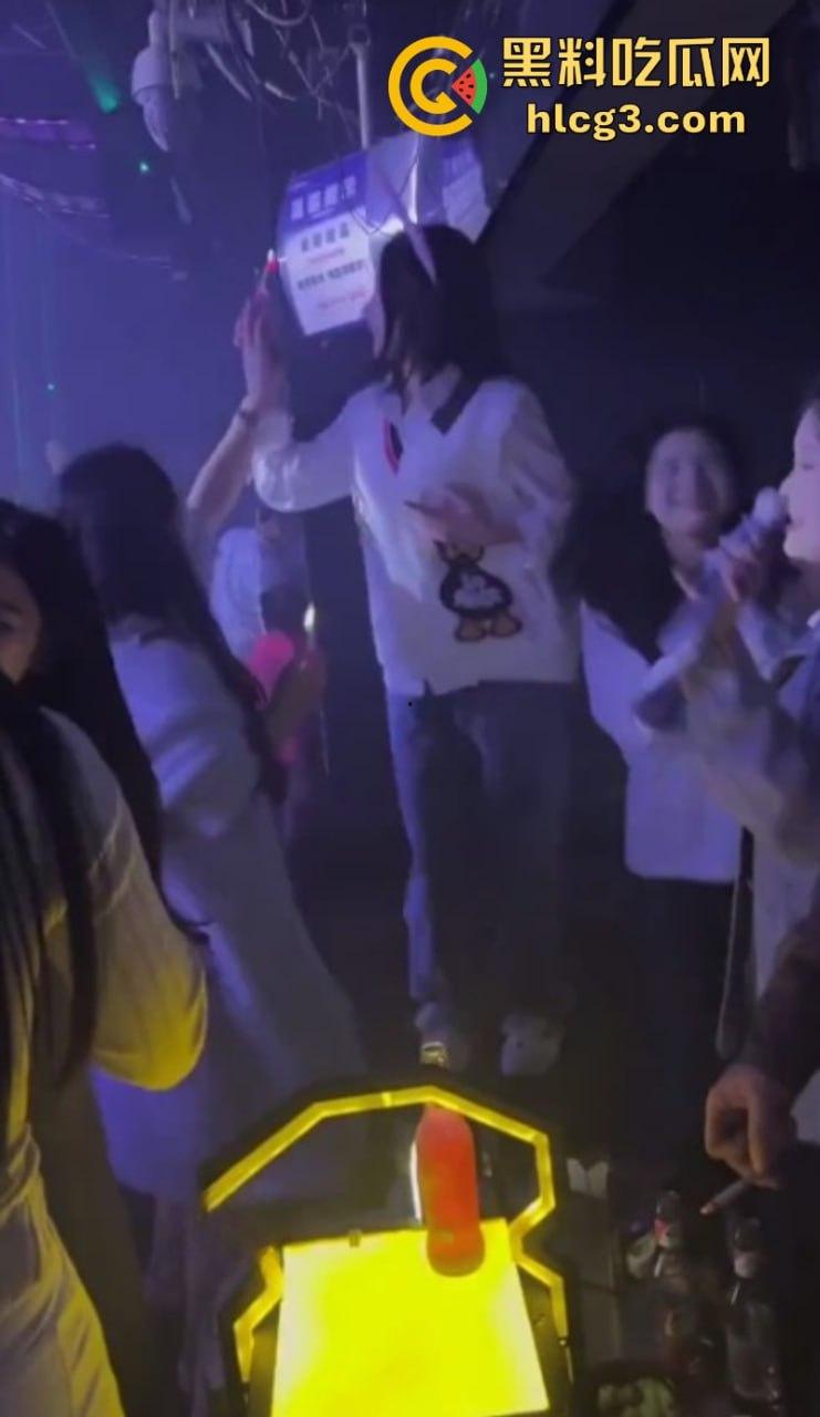 夜生活刚刚开始 气氛组已就位 兄弟们嗨起来!-9