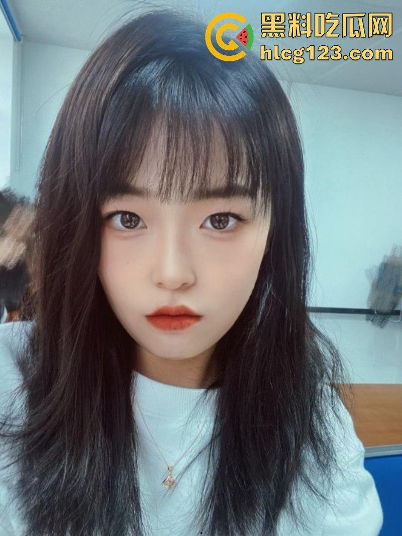 高质量露脸泄密【川音学院】21届声乐系学妹 朋友圈装纯私下约炮极度反差!-2