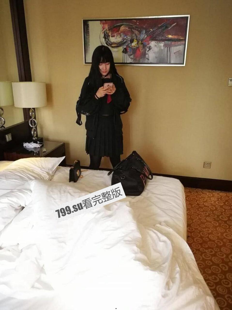 知名 B 站已婚 Coser 纤华烬琉璃 runa 酱 黑人专用农具 援交 5000 一晚-11