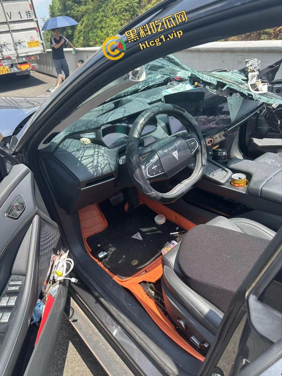 长安汽车高速车祸!严重车祸 血迹斑斑 然而气囊未弹 引人愤怒!-7